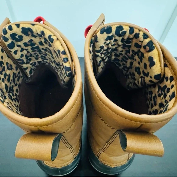 Stylish Brown and Black Women's Boots with Red Laces - Picture 5 of 7